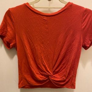 Cropped orange knotted tshirt